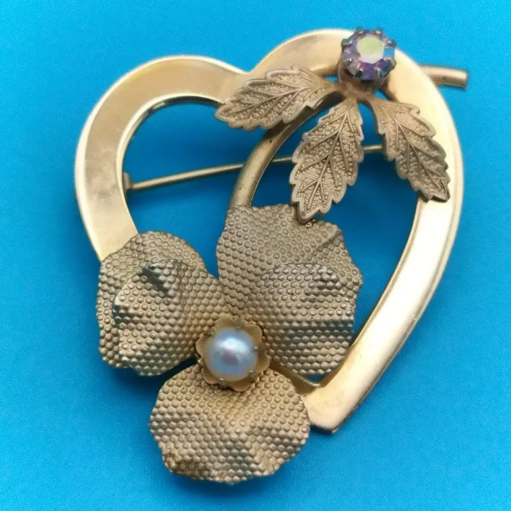 Vintage Gold Tone Heart Floral Brooch Pin 1.25